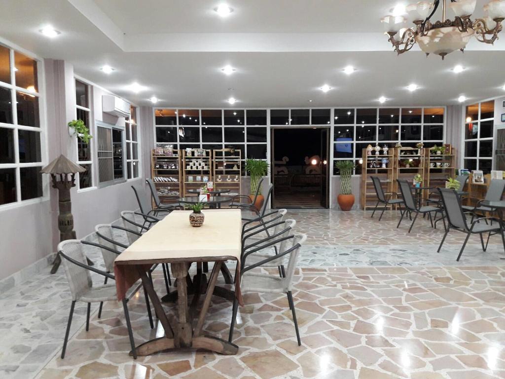 Hotel Baan Suan Geb Tawan Lop Buri Exterior foto